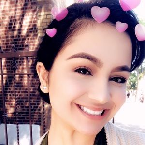 Meet your Posher, Daniela